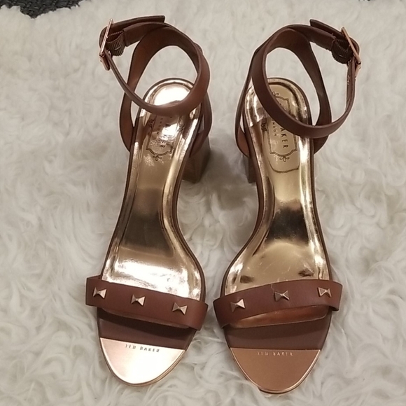 💕TED BAKER💕 Biah Ankle Strap Studded Bow Block Heel Sandals Brown EU 39.5 NWT - Picture 3 of 7